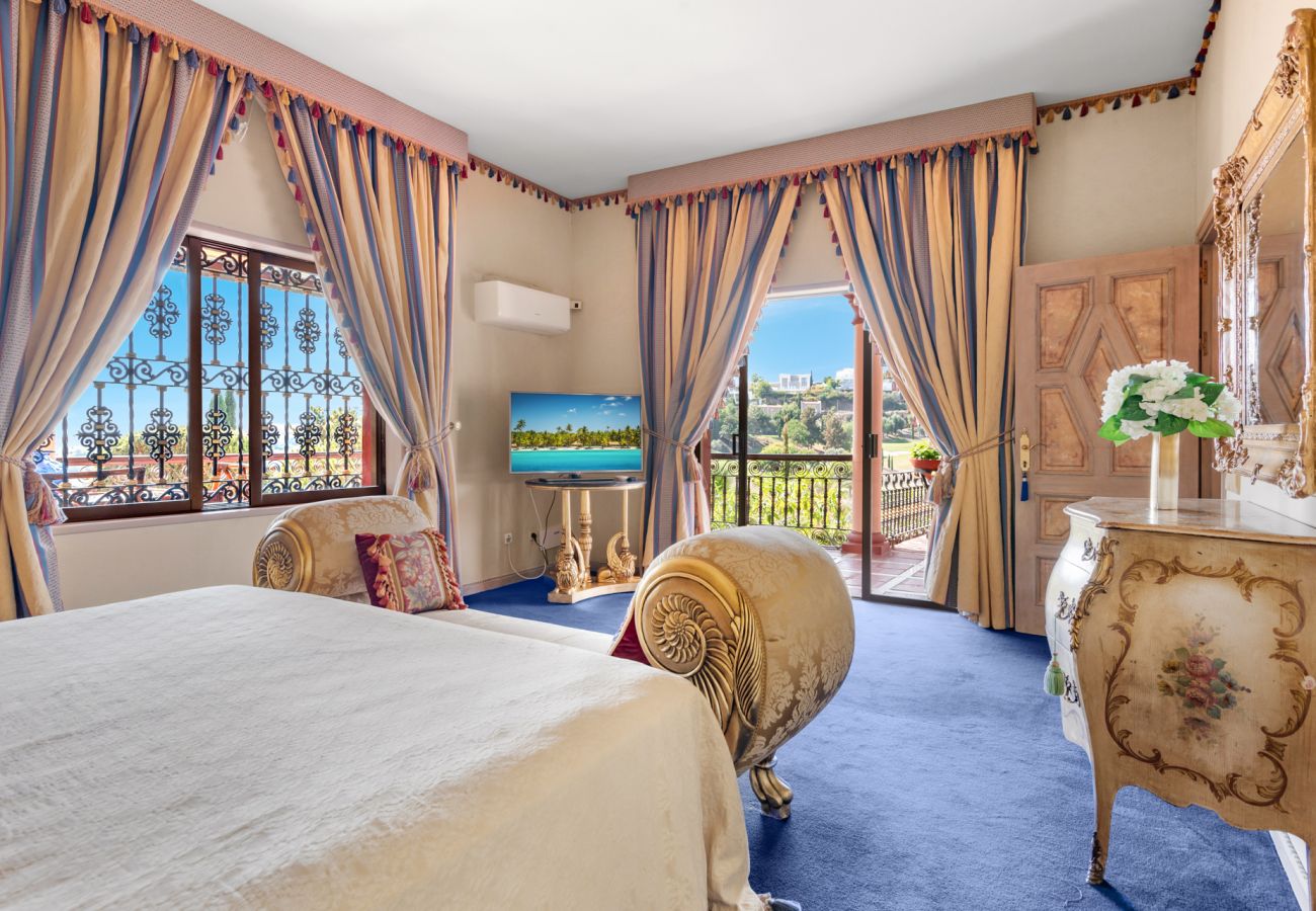 Villa i Estepona - Villa Palm Ridge