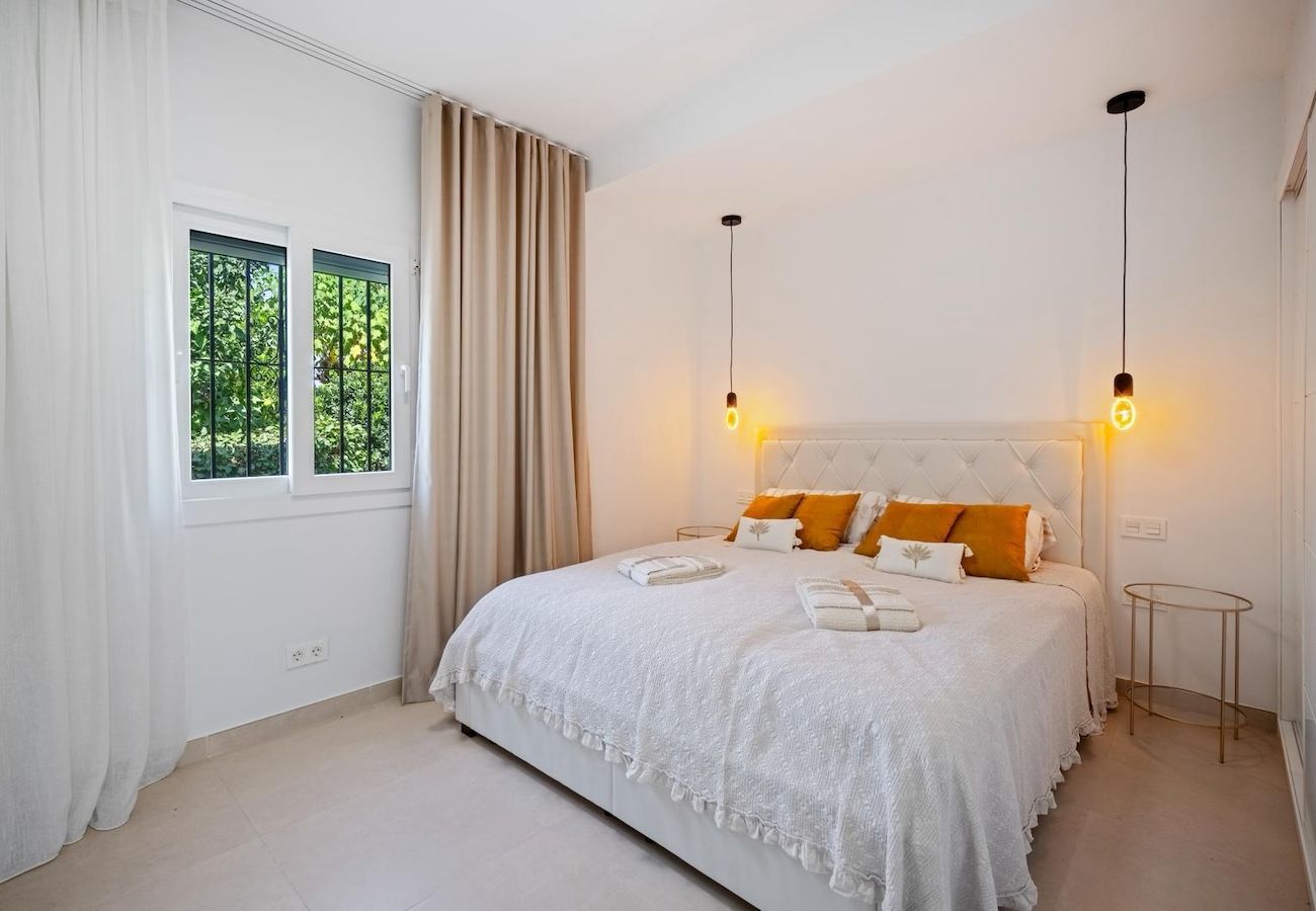 Byhus i Nueva andalucia - Aurora Townhouse