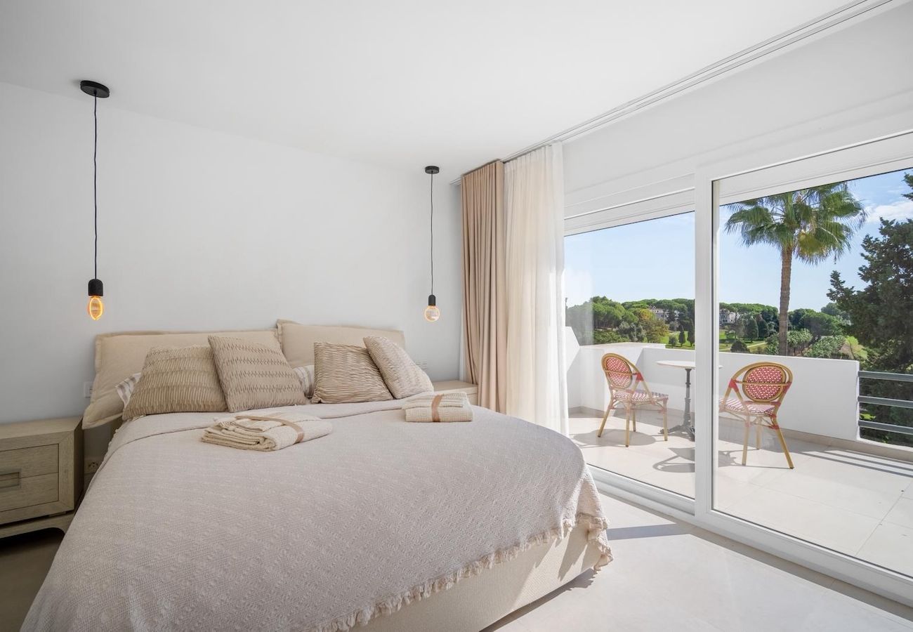 Byhus i Nueva andalucia - Aurora Townhouse