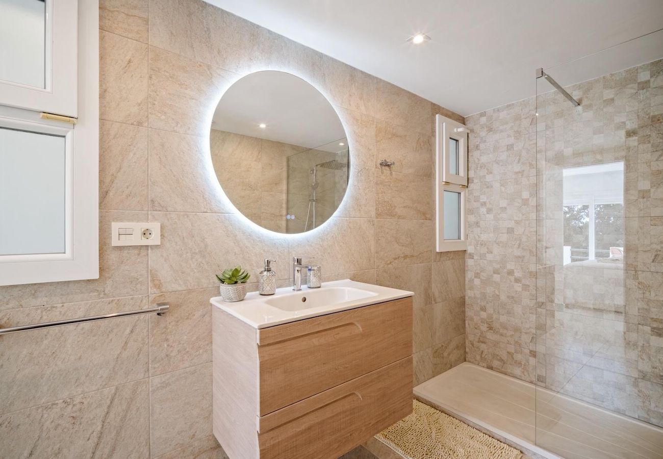 Byhus i Nueva andalucia - Aurora Townhouse