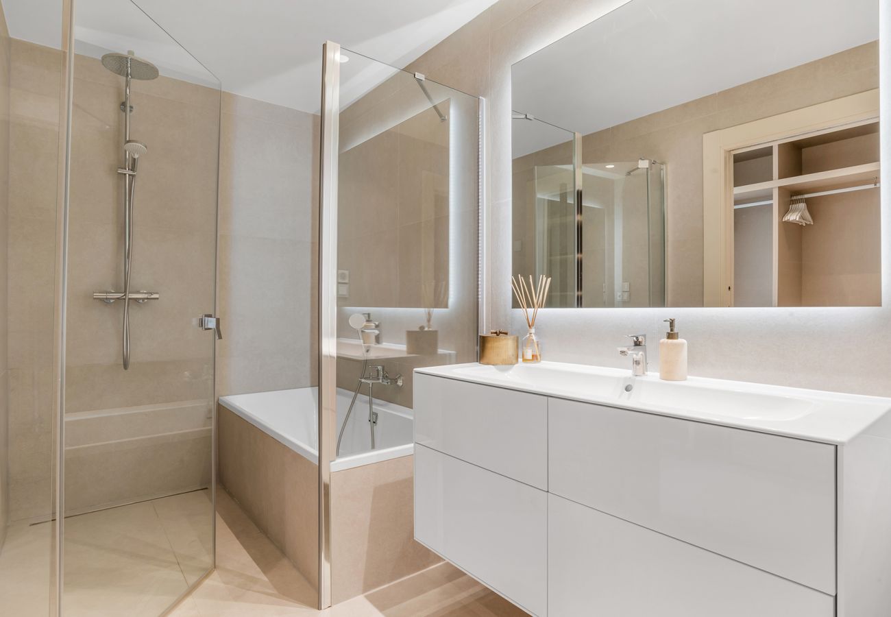 Lejlighed i Estepona - Luxury Beachfront Velaya