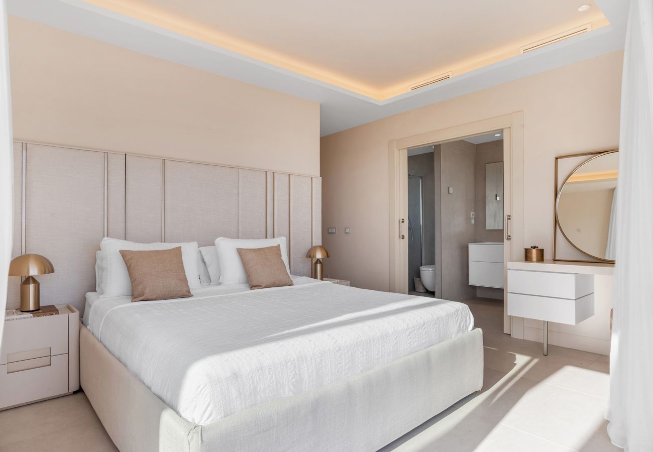 Lejlighed i Estepona - Luxury Beachfront Velaya