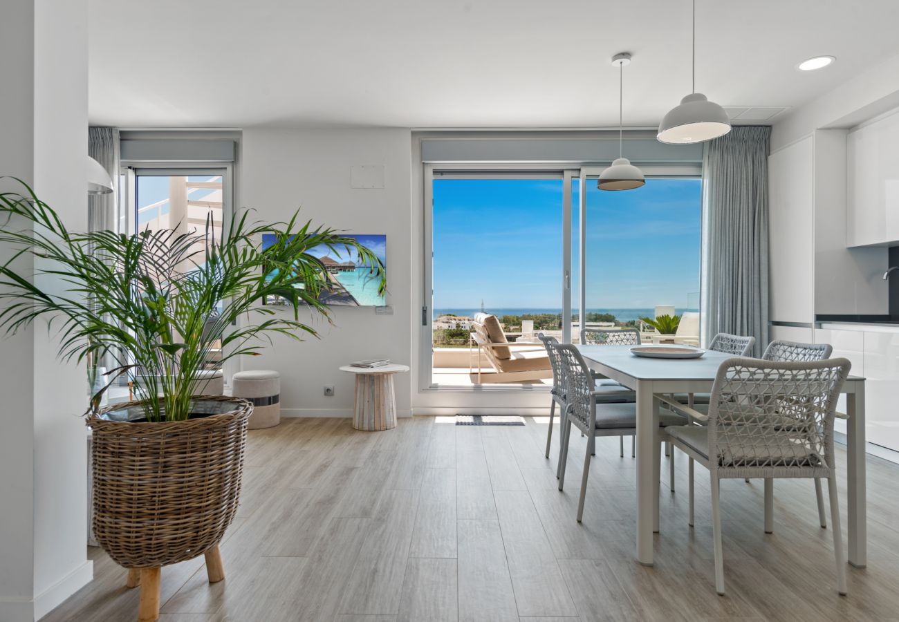 Ferienwohnung in Estepona - Mirage Penthouse - Sea views & Jacuzzi!
