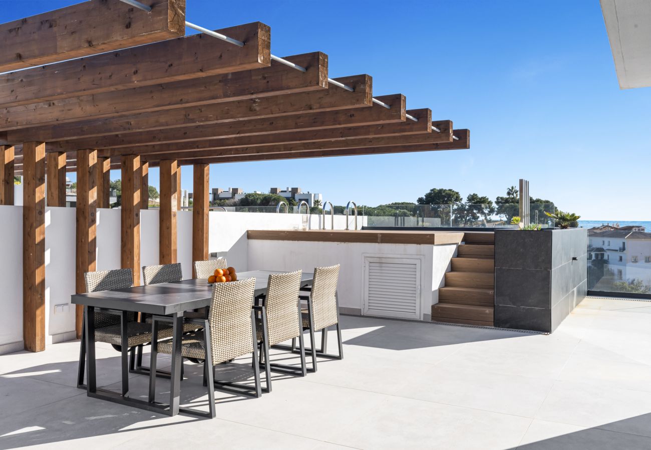 Ferienwohnung in Marbella - Cabopino Penthouse with Private Pool