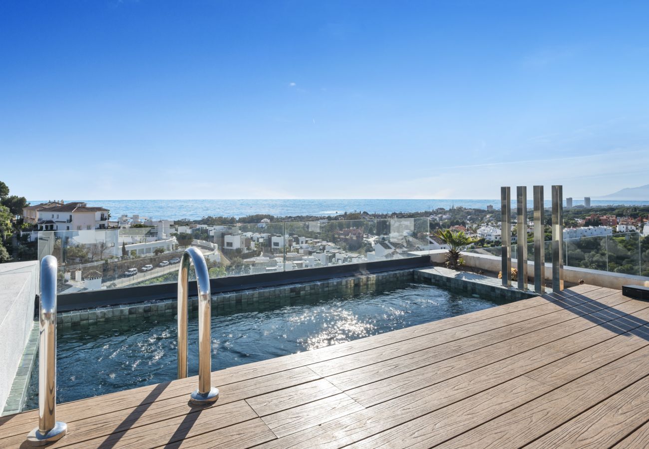 Ferienwohnung in Marbella - Cabopino Penthouse with Private Pool
