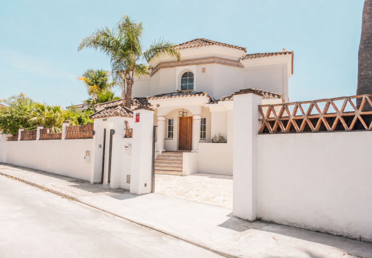 Villa in San Pedro de Alcántara - Villa Limones | Luxury Beachside Villa 