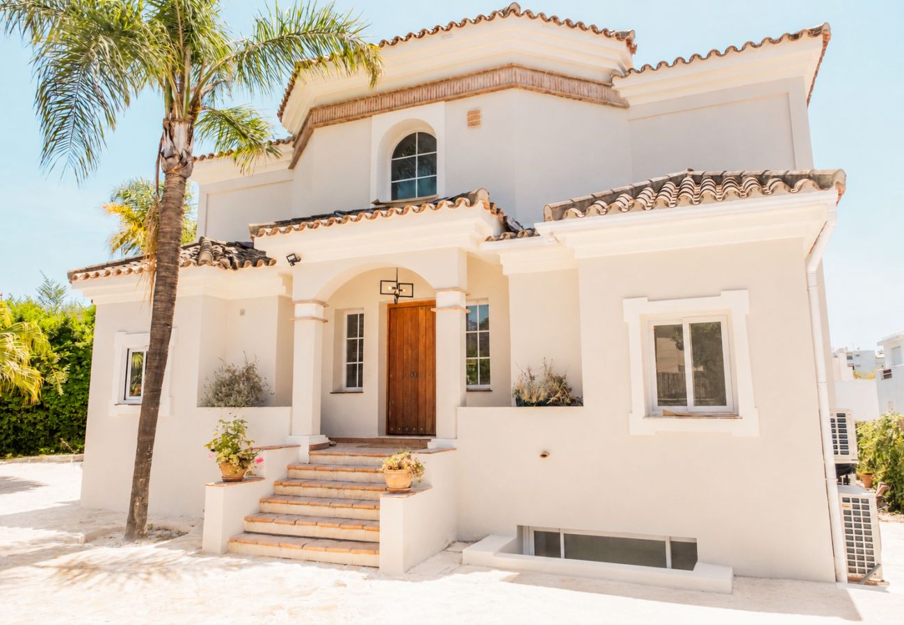 Villa in San Pedro de Alcántara - Villa Limones | Luxury Beachside Villa 