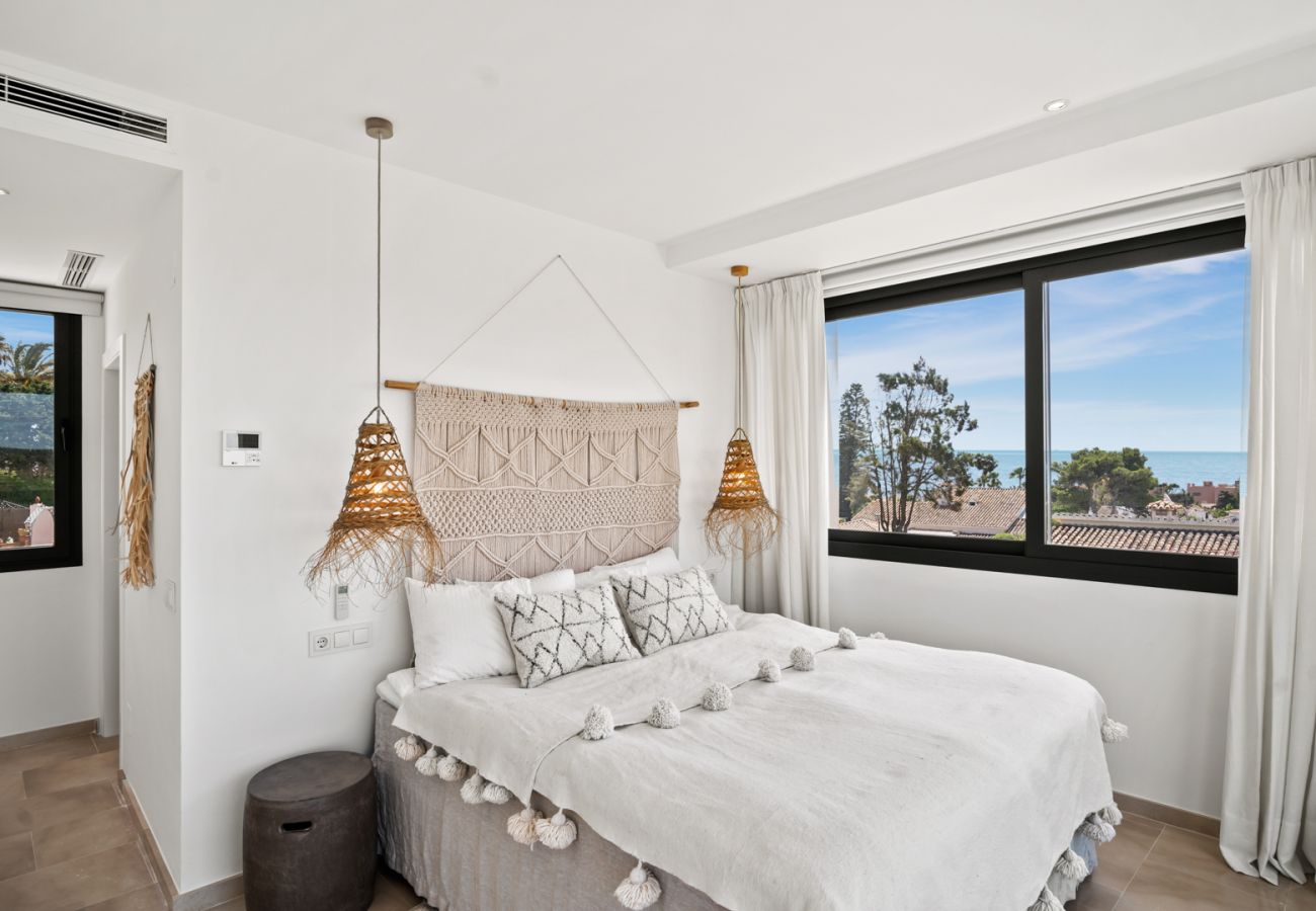 Villa en Estepona - -35% // Villa Sander