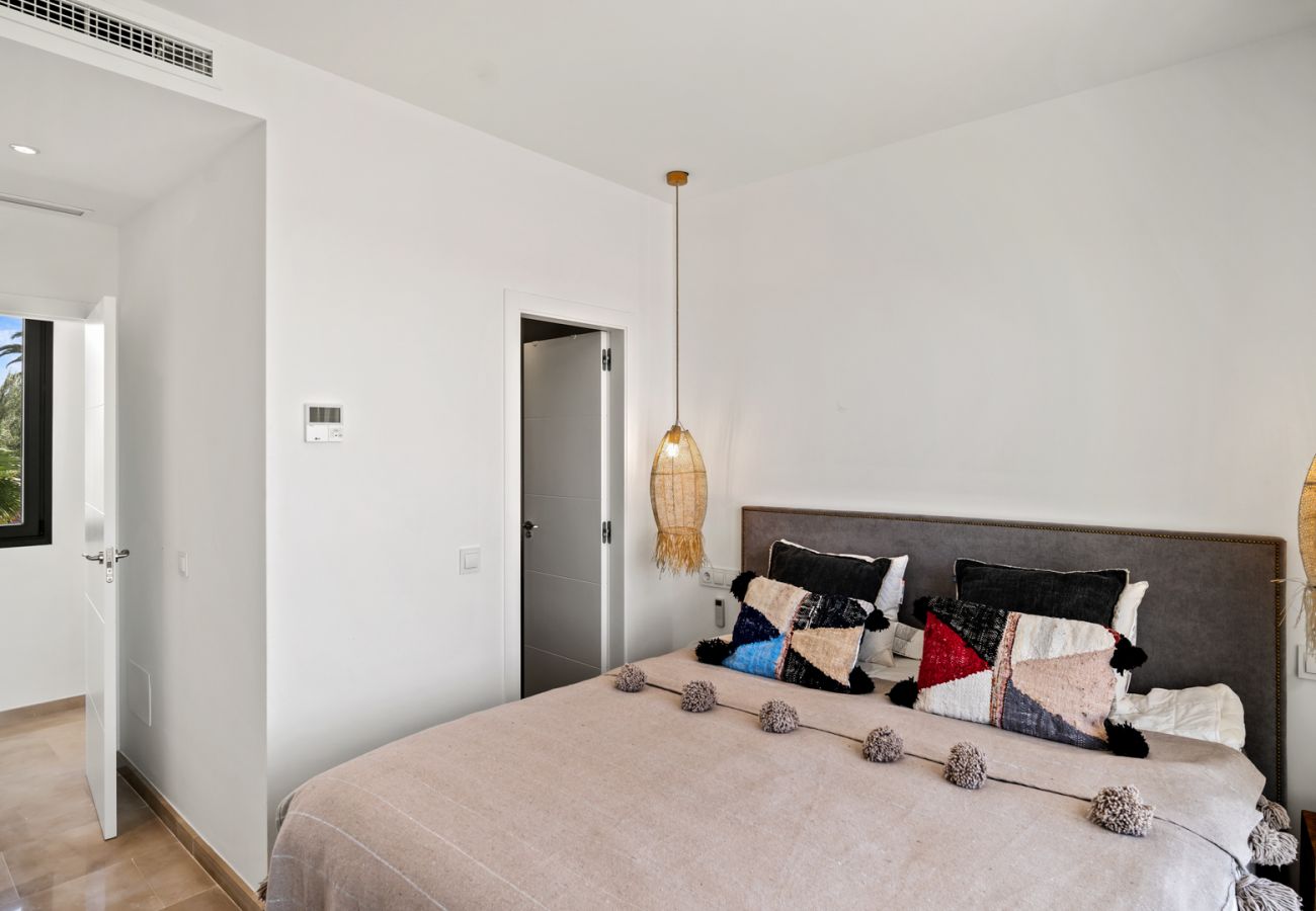 Villa en Estepona - -35% // Villa Sander