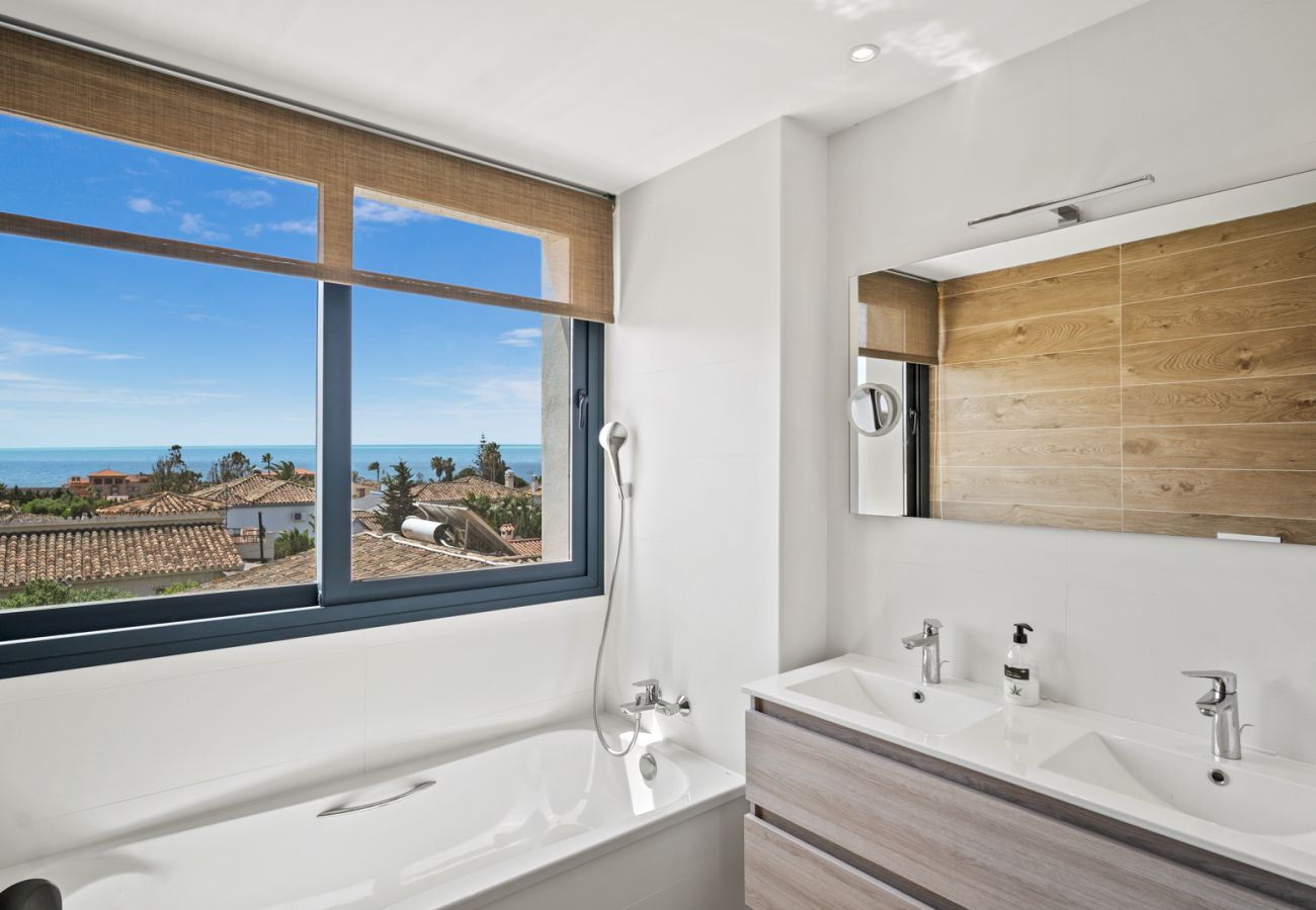 Villa en Estepona - -35% // Villa Sander