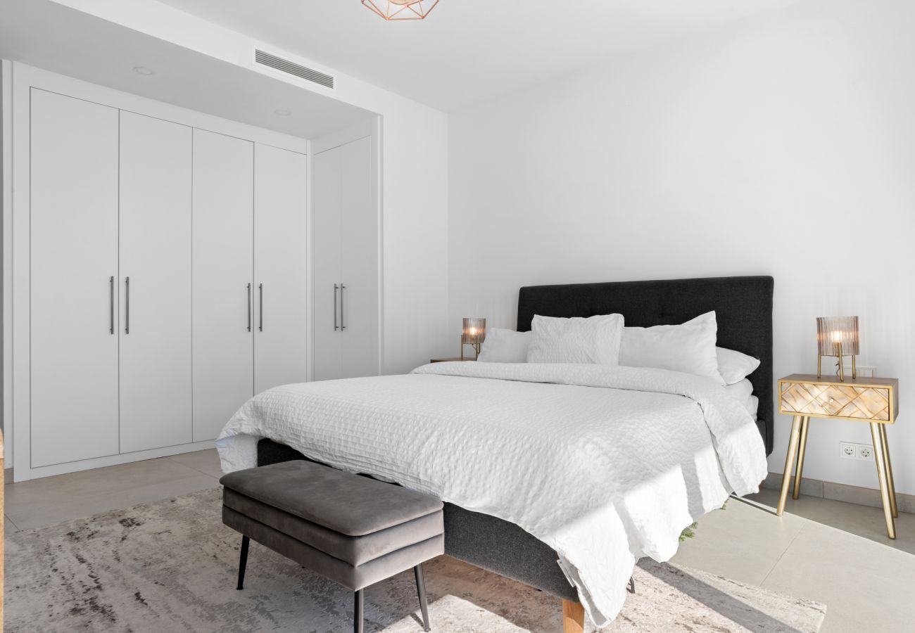 Apartamento en Marbella - Cabopino Penthouse with Private Pool