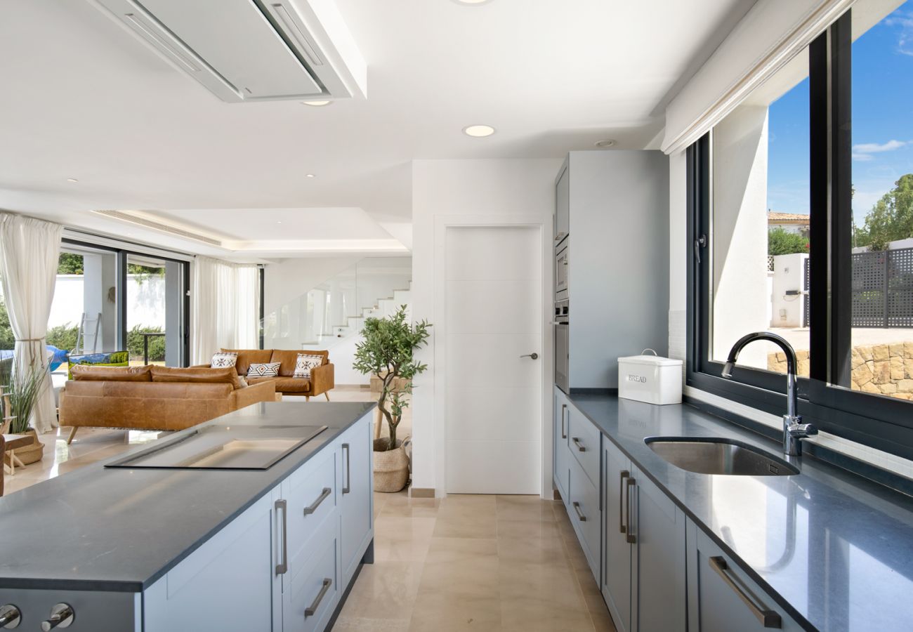 Villa in Estepona - -35% // Villa Sander