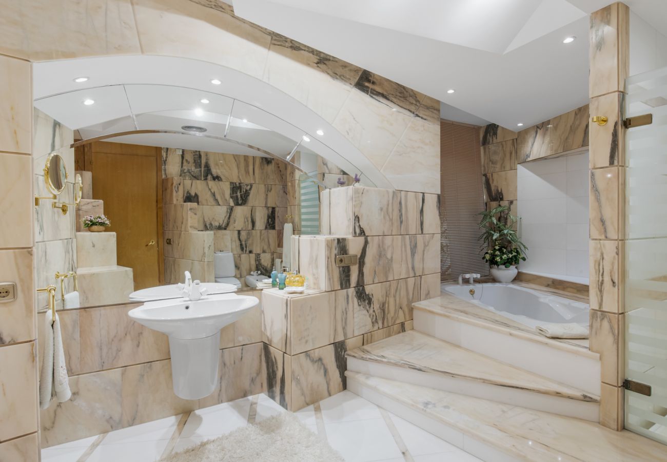 Villa in Nueva andalucia - Villa Azteca