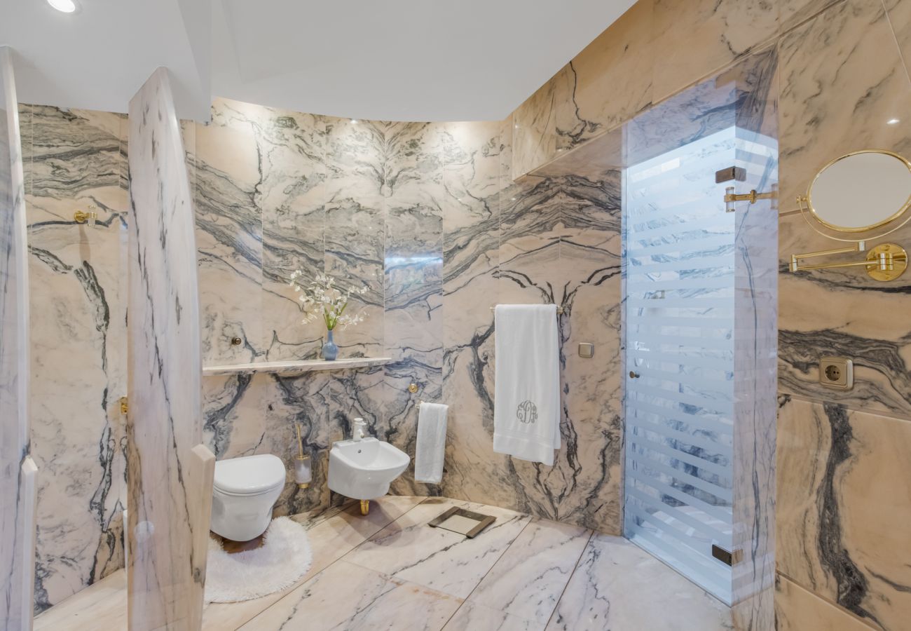 Villa in Nueva andalucia - Villa Azteca