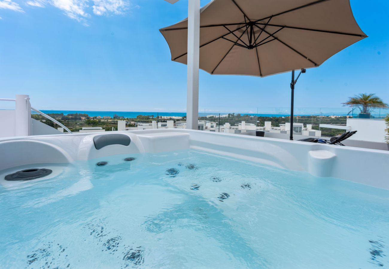 Apartment in Estepona - Mirage Penthouse - Sea views & Jacuzzi!