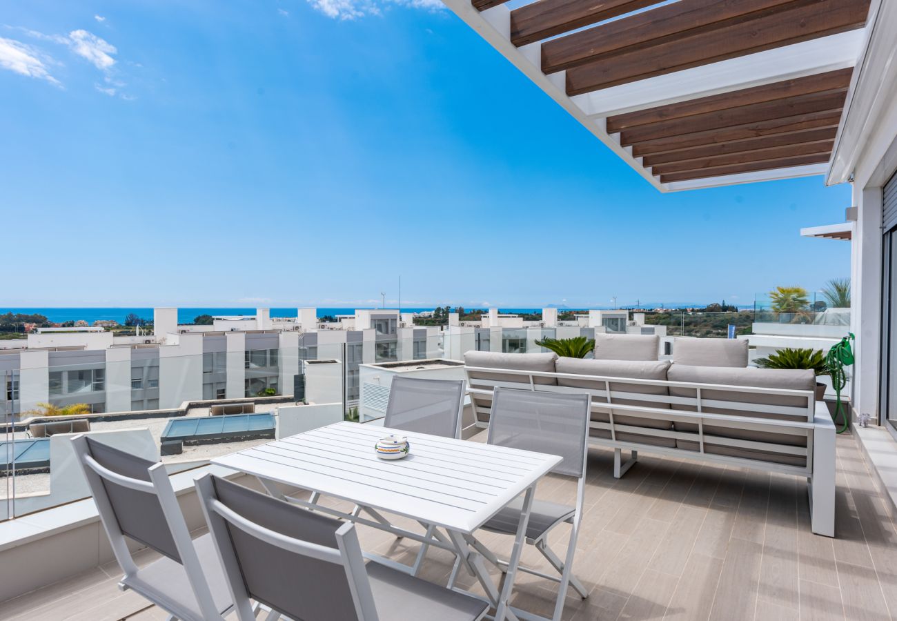 Apartment in Estepona - Mirage Penthouse - Sea views & Jacuzzi!