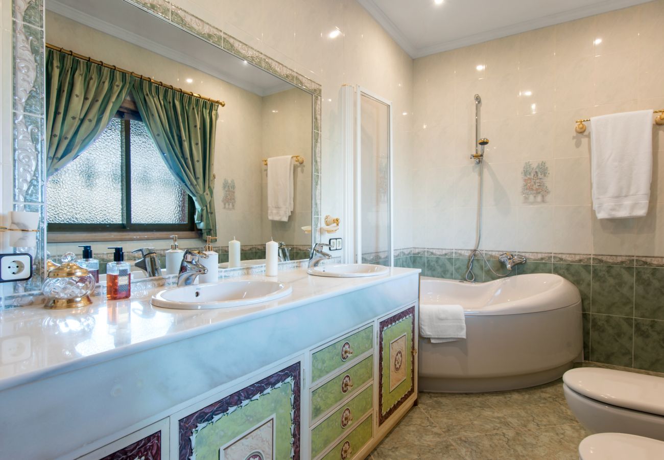 Villa in Estepona - Villa Palm Ridge