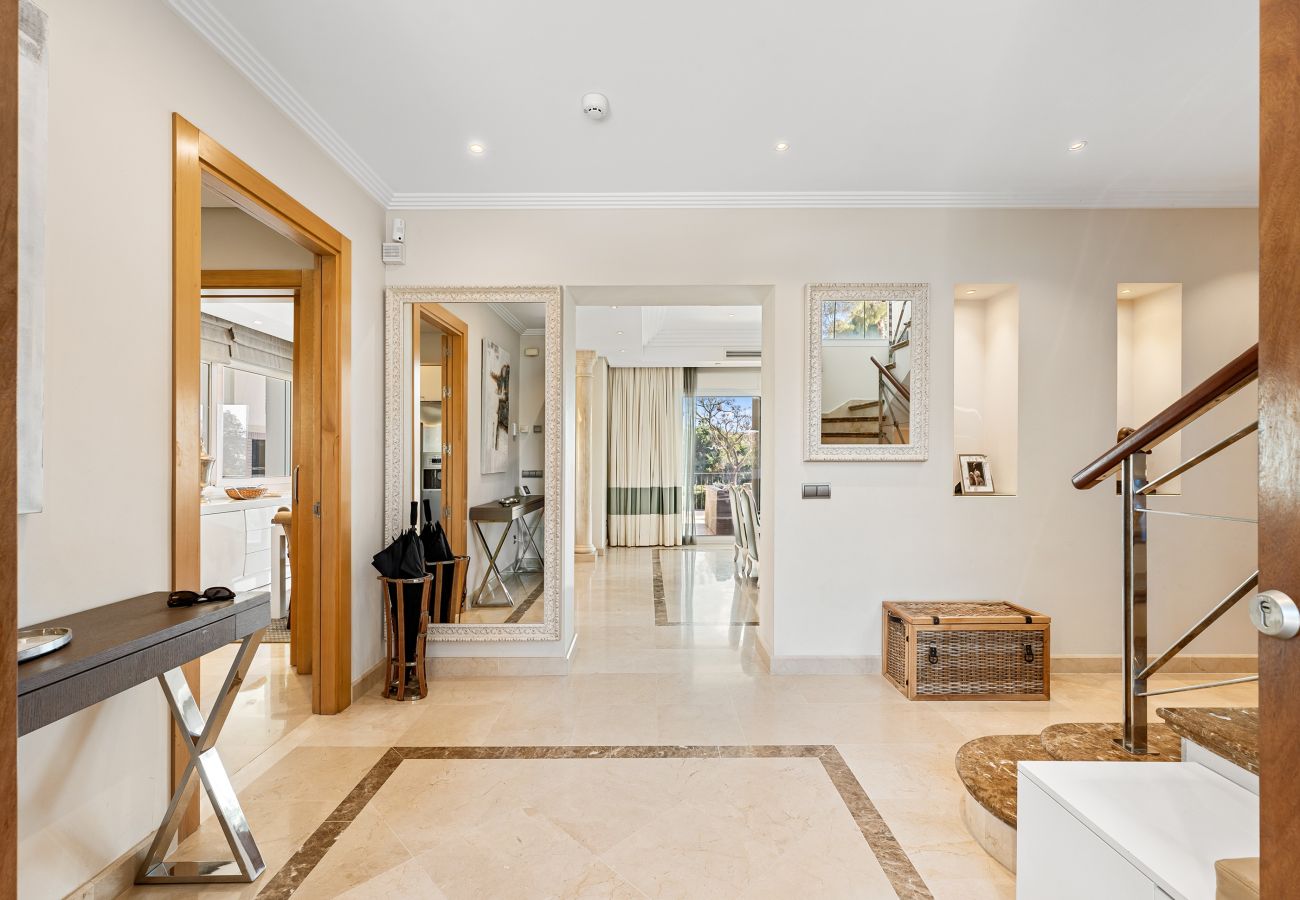 Villa in Nueva andalucia - Villa Las Brisas