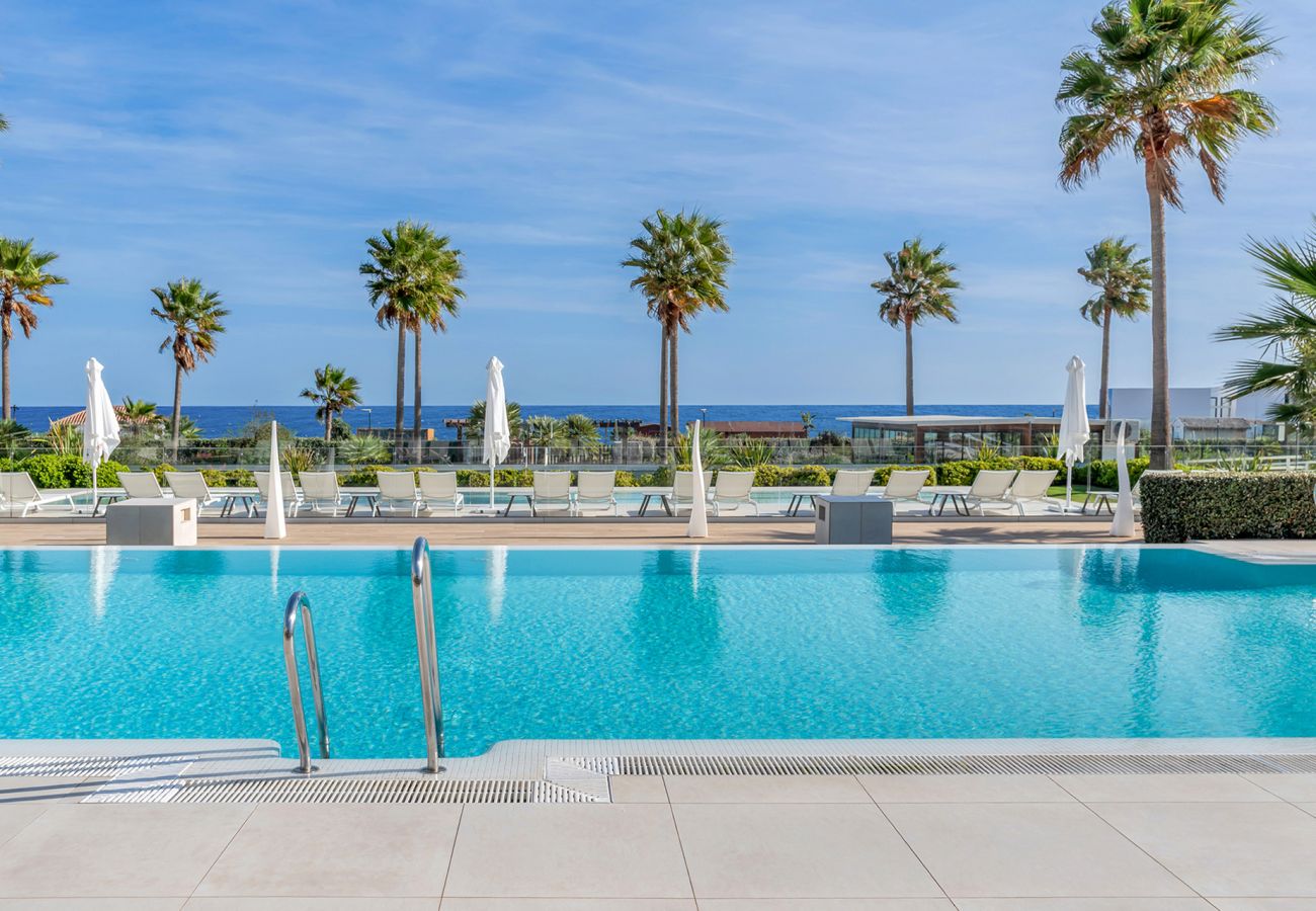 Apartment in Estepona - Luxury Beachfront Velaya