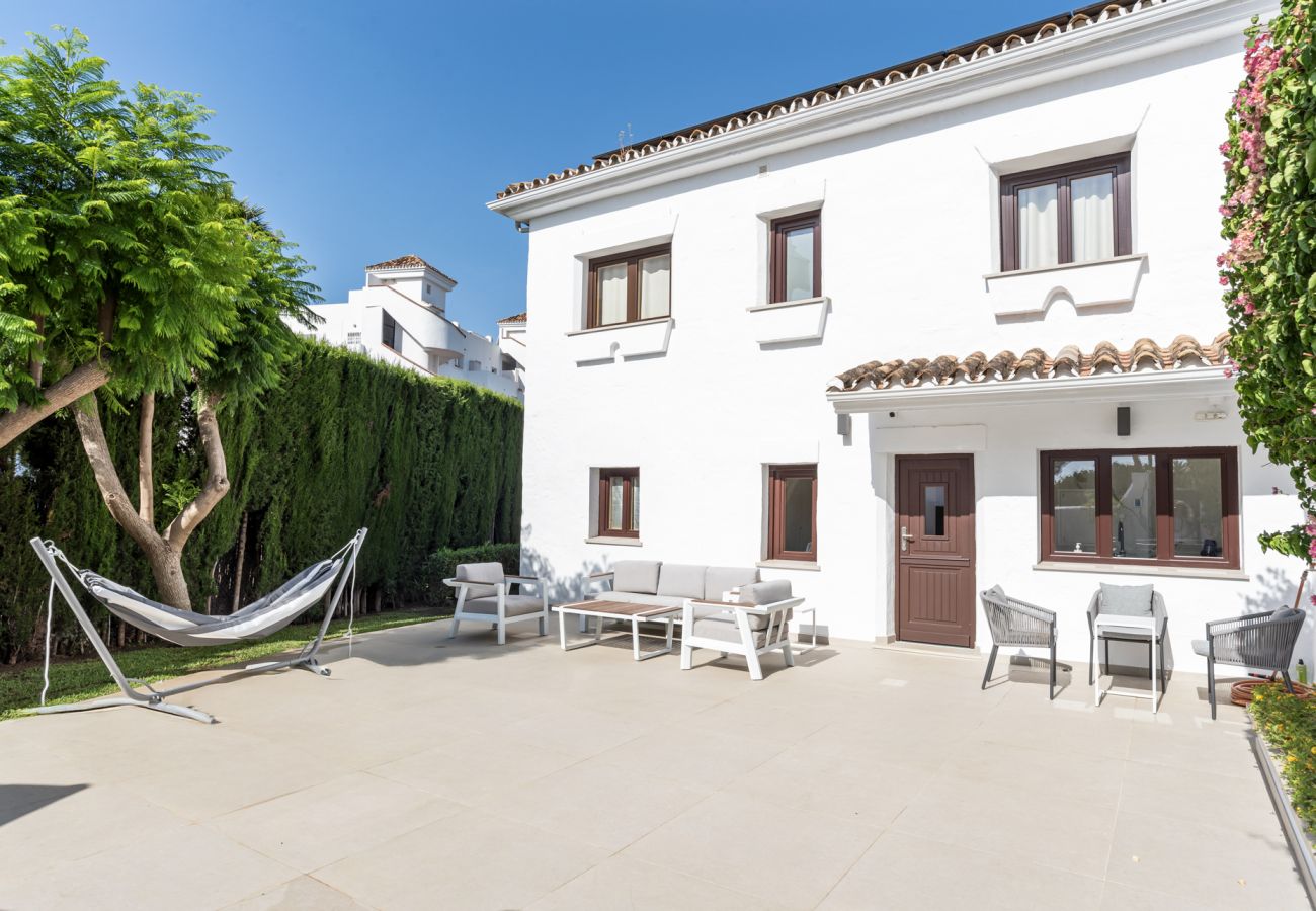 Radhus i Nueva andalucia - Casa Blanca Mar