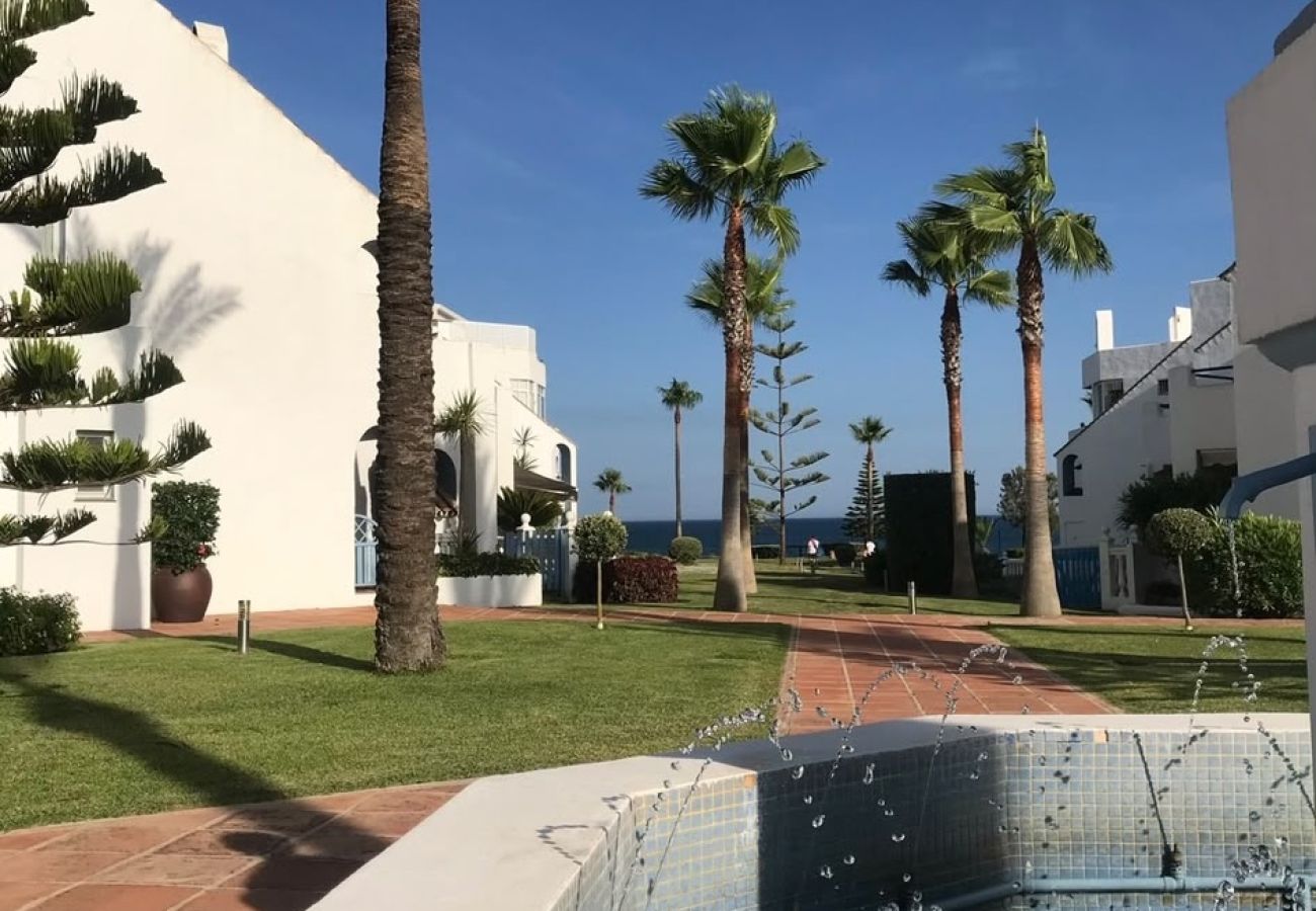 Stuga i Estepona - Casares del Mar | Beachfront Townhouse