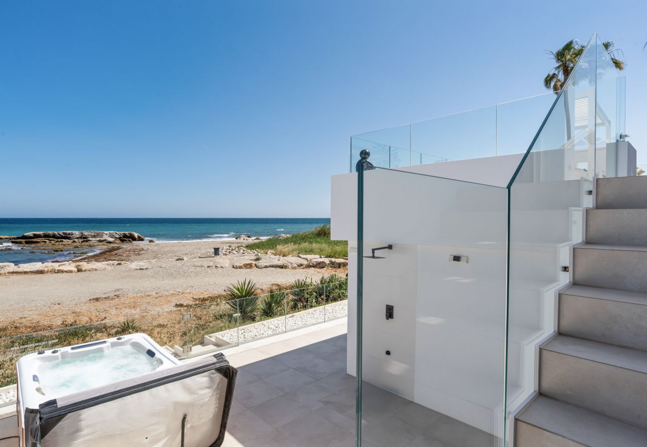 Radhus i Estepona - Beachfront Bahia Dorada