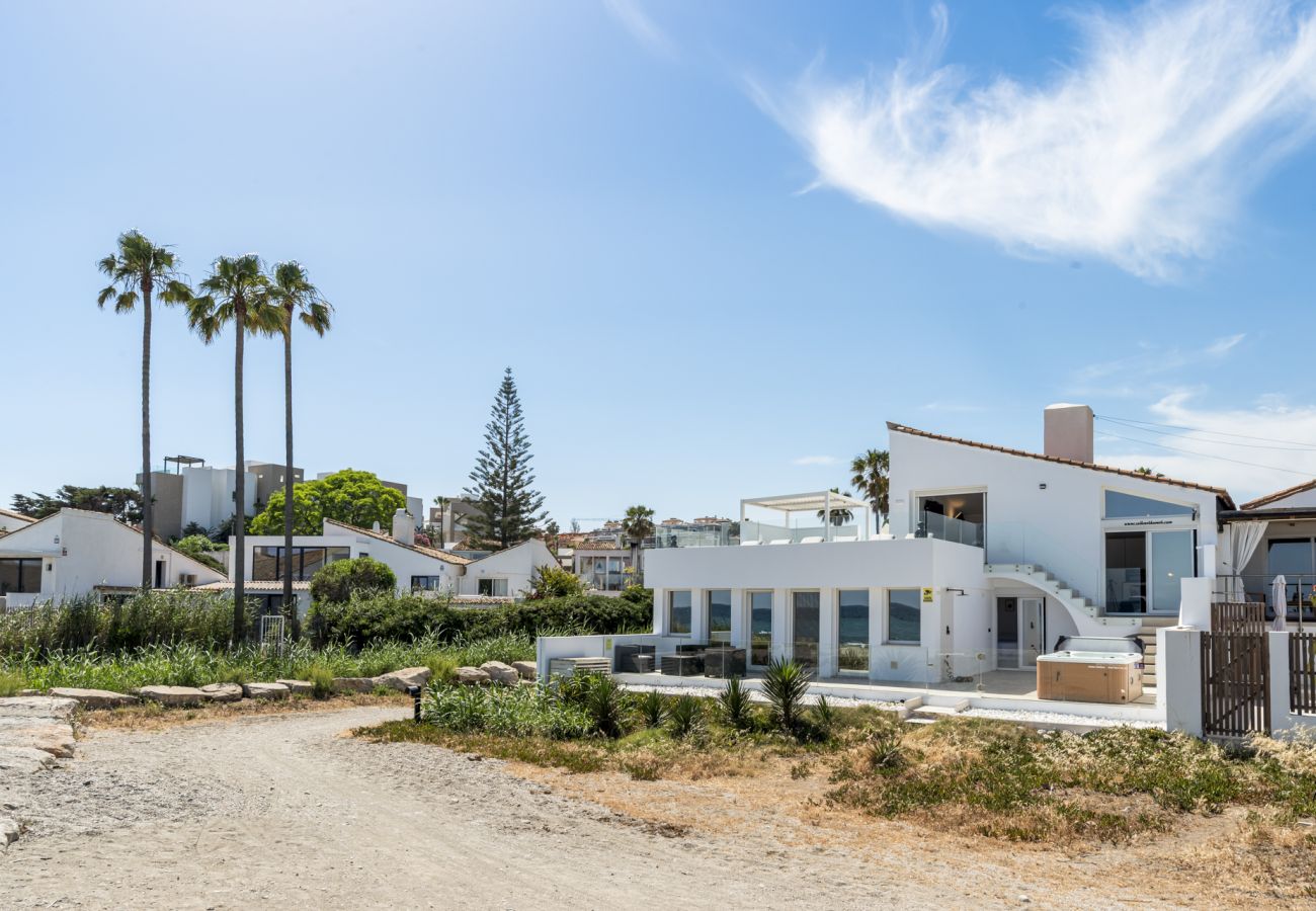 Radhus i Estepona - Beachfront Bahia Dorada