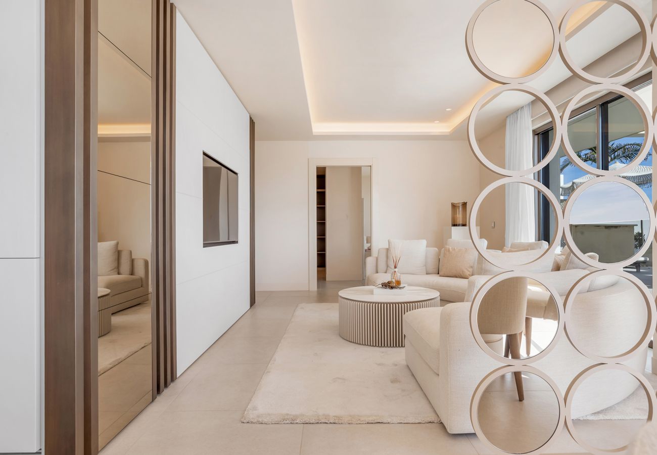Lägenhet i Estepona - Luxury Beachfront Velaya